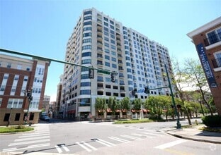Building Photo - Spectacular Penthouse Condo in Downtown No...