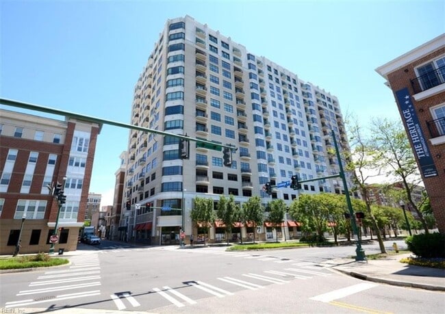 Building Photo - Spectacular Penthouse Condo in Downtown No...