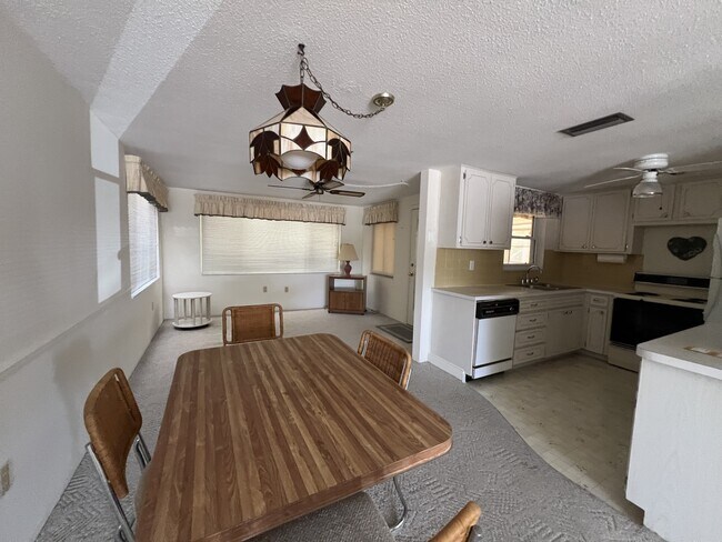 Building Photo - 10802 Laburnum Dr