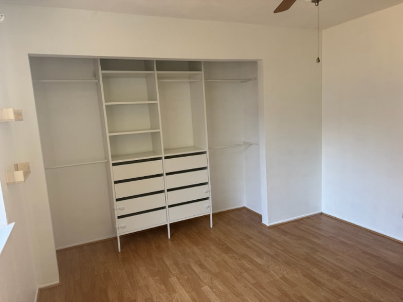 Building Photo - 9410 Aizenberg Cir