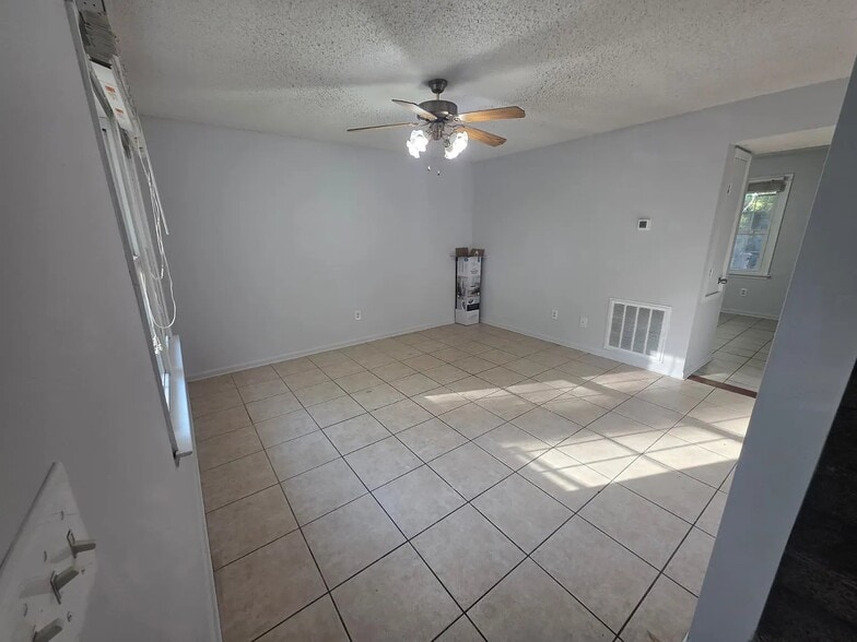 Building Photo - 1619 Forest Dr