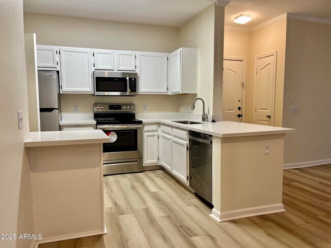 Building Photo - 16013 S Desert Foothills Pkwy
