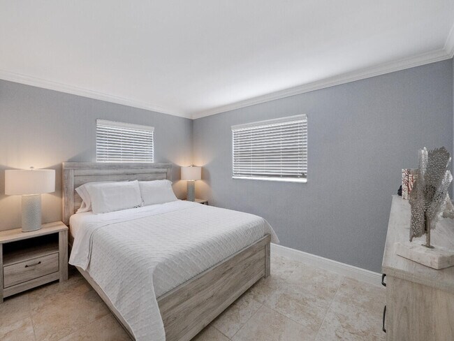 Building Photo - 1236 Beach Rd