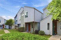 Building Photo - 801 N Bluff Dr