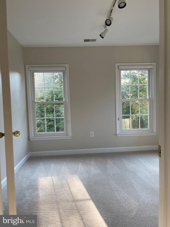 Building Photo - 9715 Whitley Park Pl