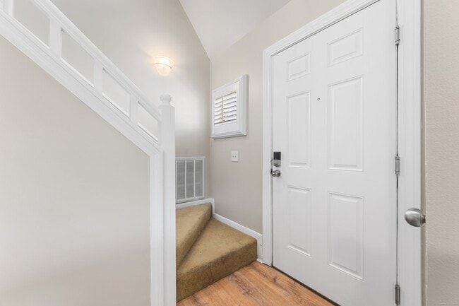 Building Photo - 2124 Old Pond Ln