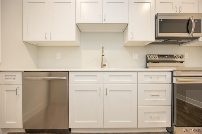 Building Photo - 1008 Elmwood Ave