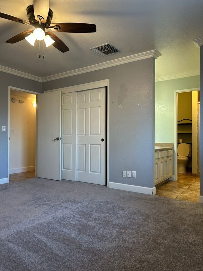 Building Photo - PLEASE CONTACT VAUGHN REALTY TO SET UP AN APPOINTMENT, 760-446-6561