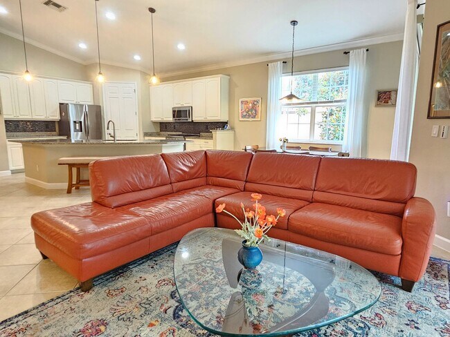 Building Photo - Annual Furnished or Unfurnished 3 Bedroom 2 Bathroom Second Floor Condo in Venetian Golf & River ...