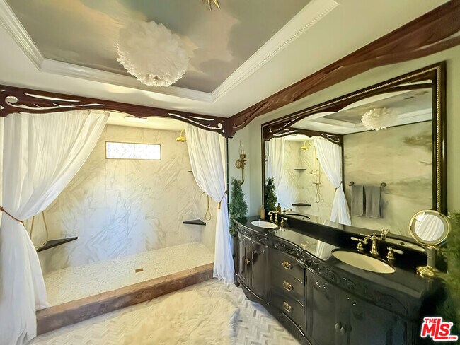 Building Photo - 370 Main St