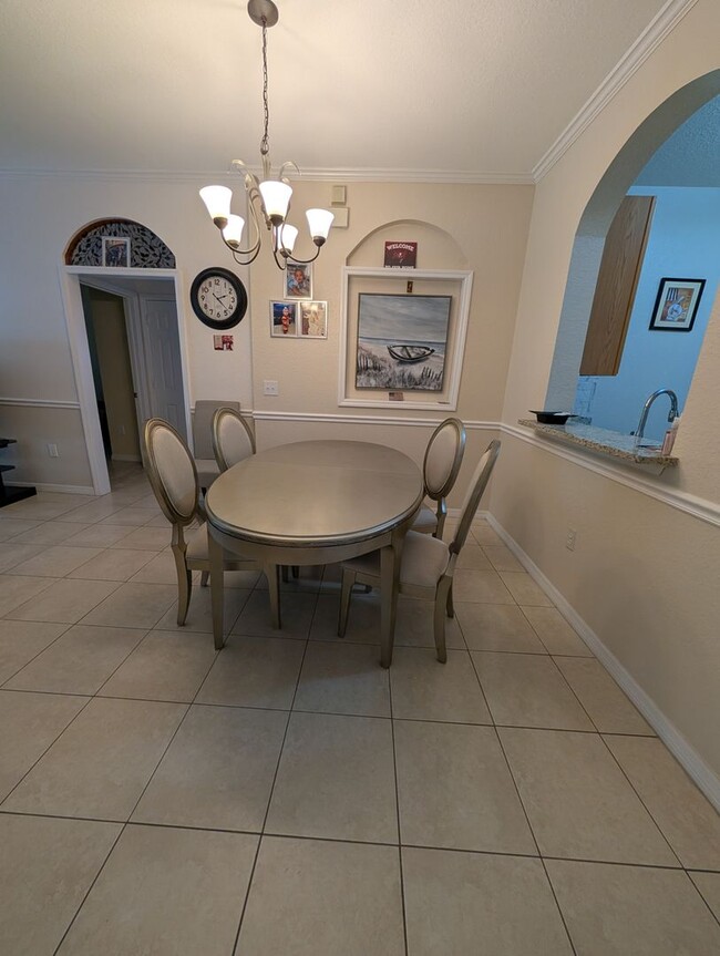 Building Photo - 3 Bedrooms 2 baths Immaculate condominium