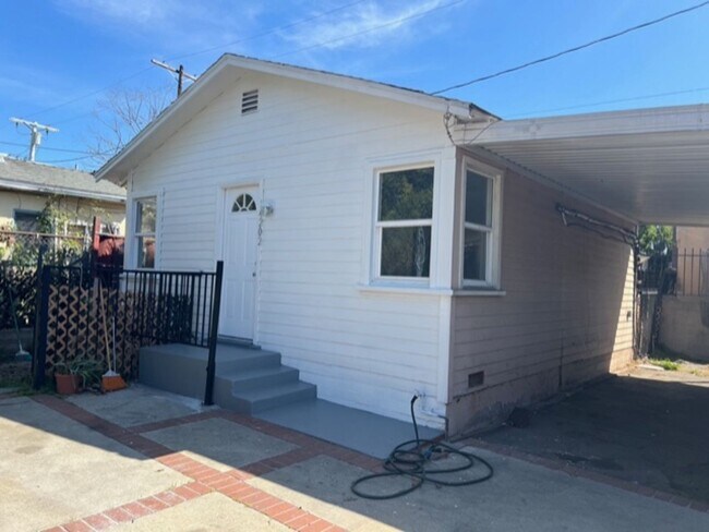 Primary Photo - 14200-14202 Erwin St