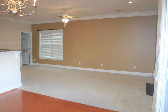 Building Photo - Renovated Townhouse In Winston-Salem