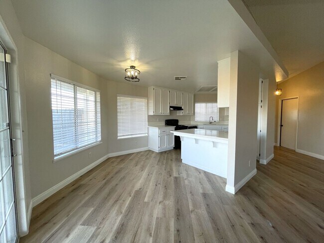 Building Photo - 8101 Jacaranda Ave