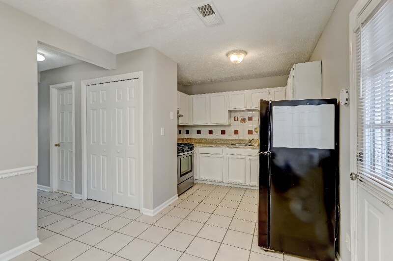 Building Photo - 4281 Grogan St