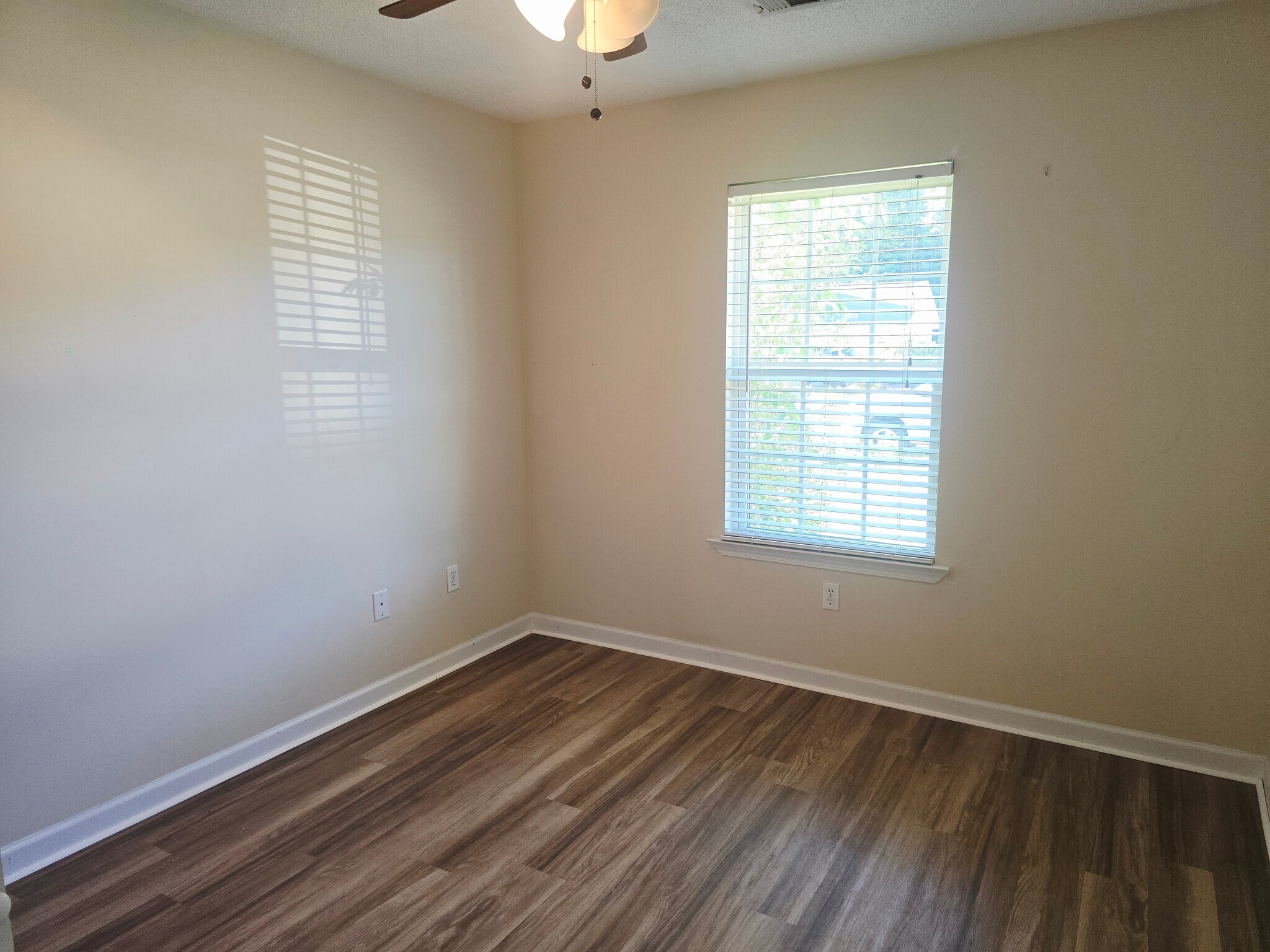 Building Photo - 111 Quarterhorse Dr