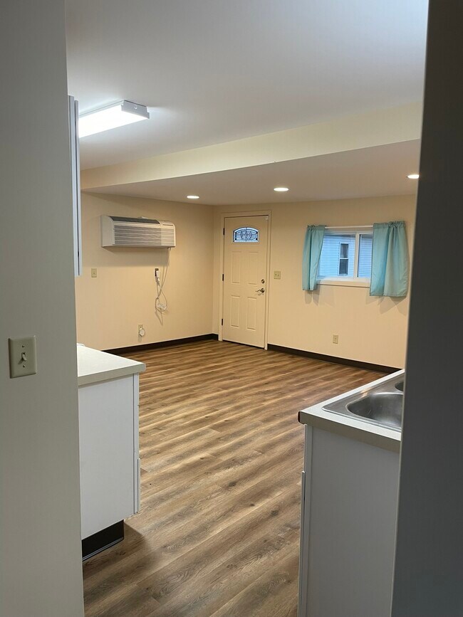 Building Photo - 2410 Bell St