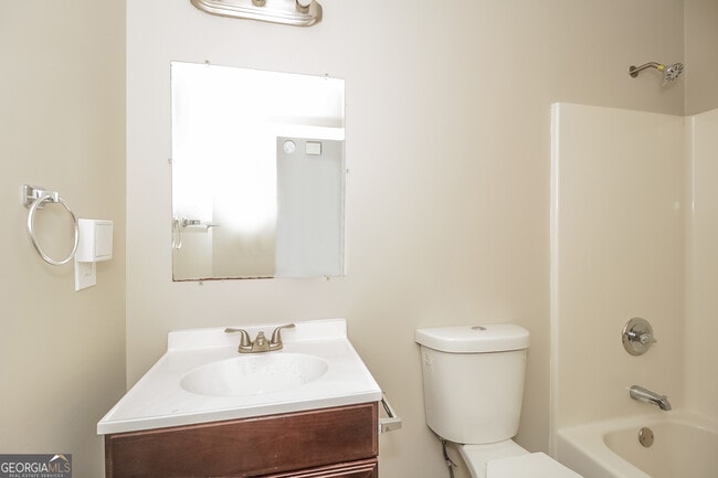 Building Photo - 101 King Alfred Ct