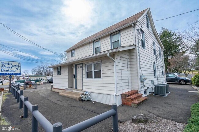 Building Photo - 371 Easton Rd