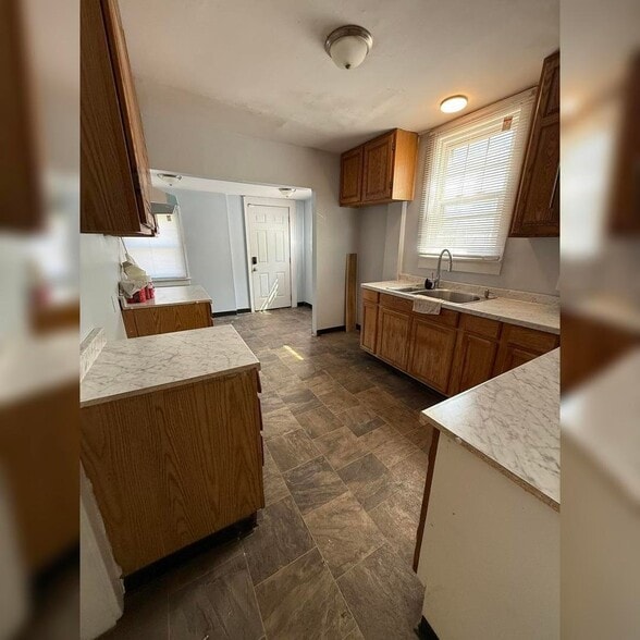 Building Photo - 1410 E Blake Ave