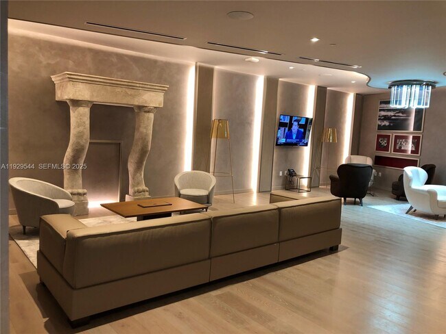 Building Photo - 1000 Brickell Plaza