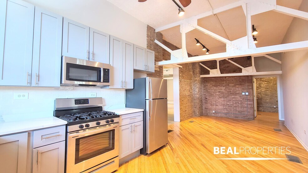 Building Photo - 2320 N Damen Ave