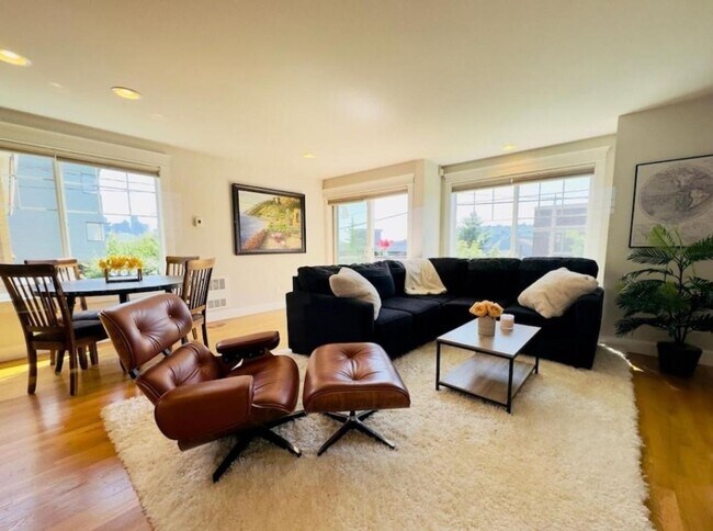 Building Photo - East Lake Town House