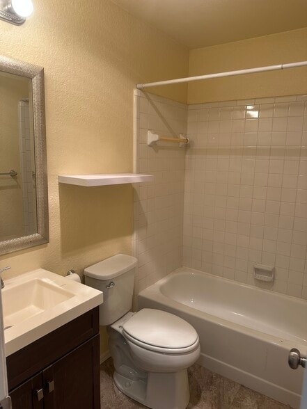 Building Photo - 9810 Walnut Ln