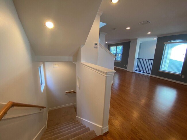 Building Photo - 3710 Sherwood Ln