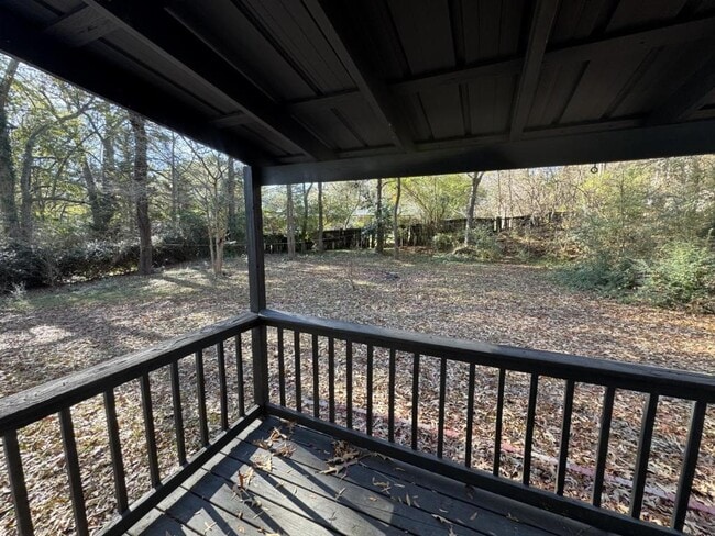 Building Photo - 102 Pine St