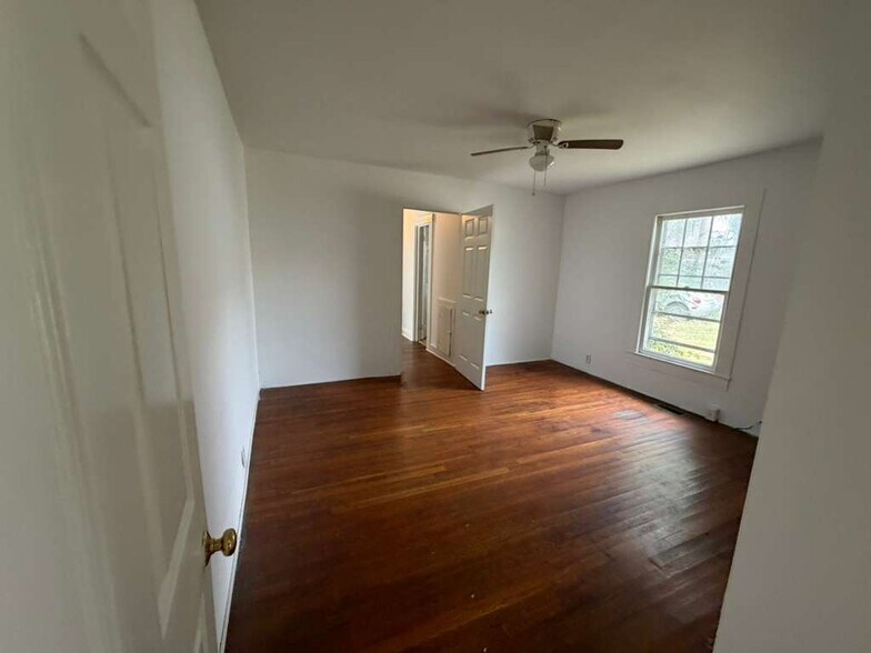 Building Photo - 610 S Chapel St