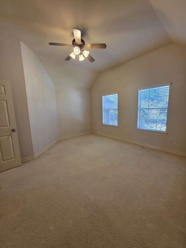 Building Photo - 7006 Paxton Ct