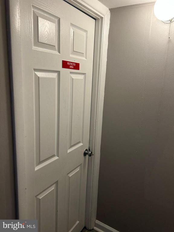 Building Photo - 10710 Tyrone Dr