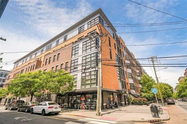 Building Photo - 1100 Adams St
