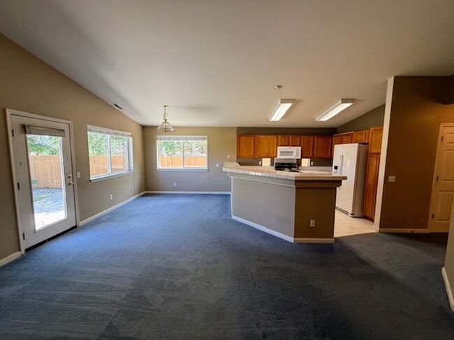 Building Photo - beautiful carson home with amazing yard an...