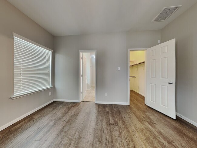 Building Photo - 4065 Mossy Pl Ln