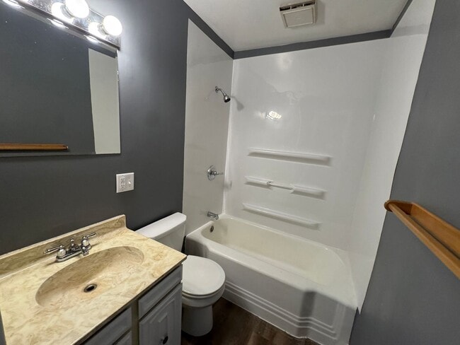 Building Photo - Cozy 2-Bedroom Home In a Peaceful Neighborhood!