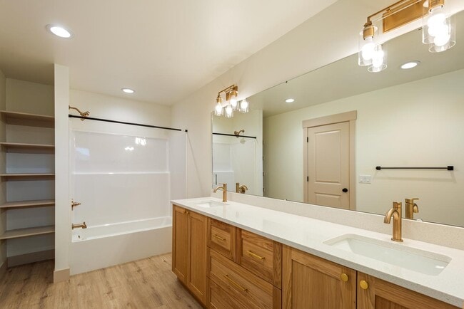 Building Photo - 405 Par Ave