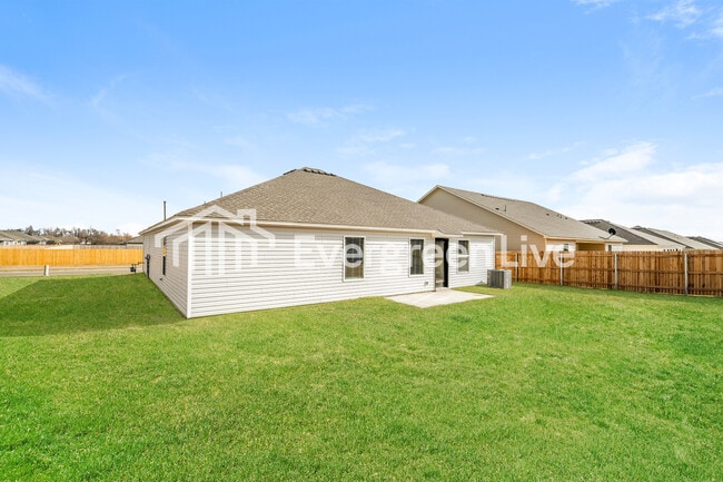 Building Photo - 23128 S Mae Dr