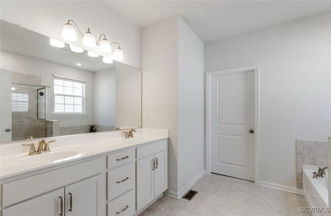 Building Photo - 5649 Rohan Pl