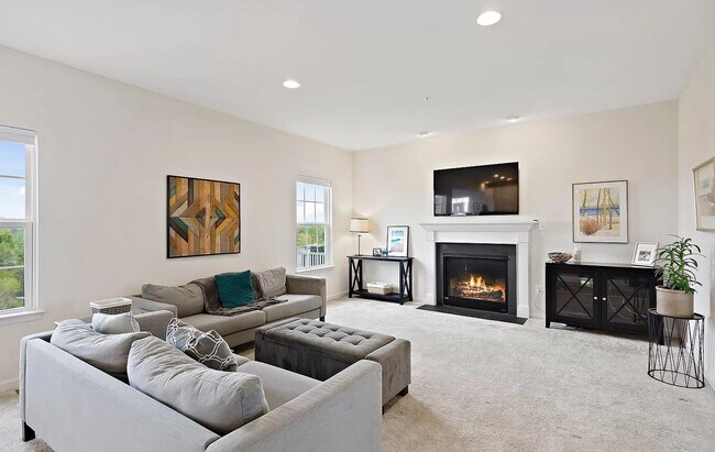 Building Photo - Beautifully maintained SFH in convenient F...