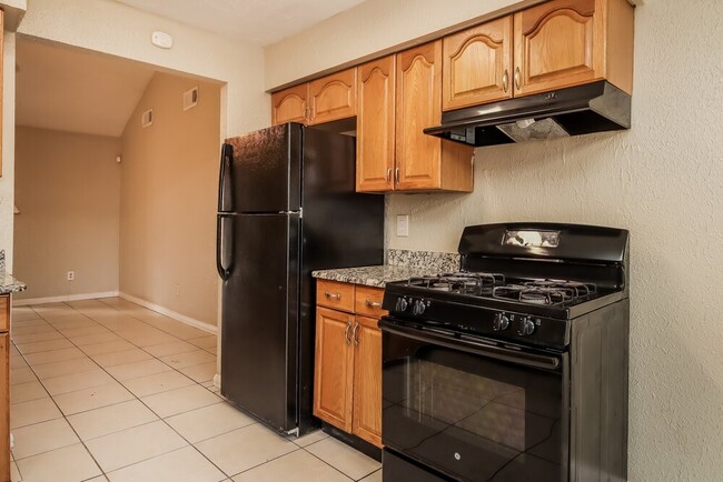 Building Photo - 2007 Deerhurst Ln