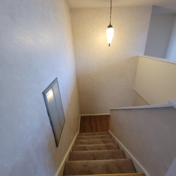 Building Photo - 2150 E Ellis Dr