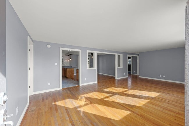 Building Photo - 548 Jo Ann Ct