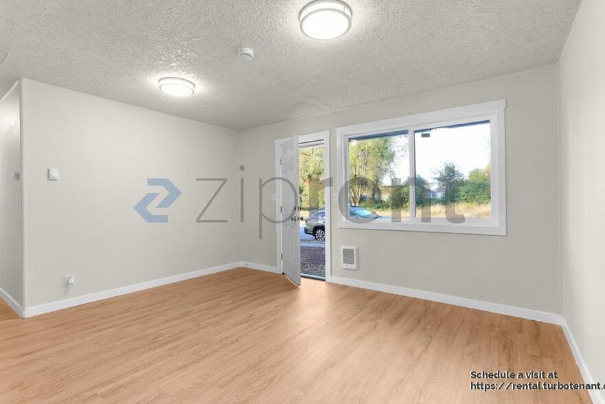 Primary Photo - 1502 Kirkland Ave NE