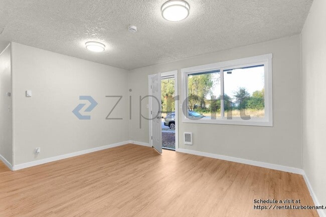 Building Photo - 1502 Kirkland Ave NE