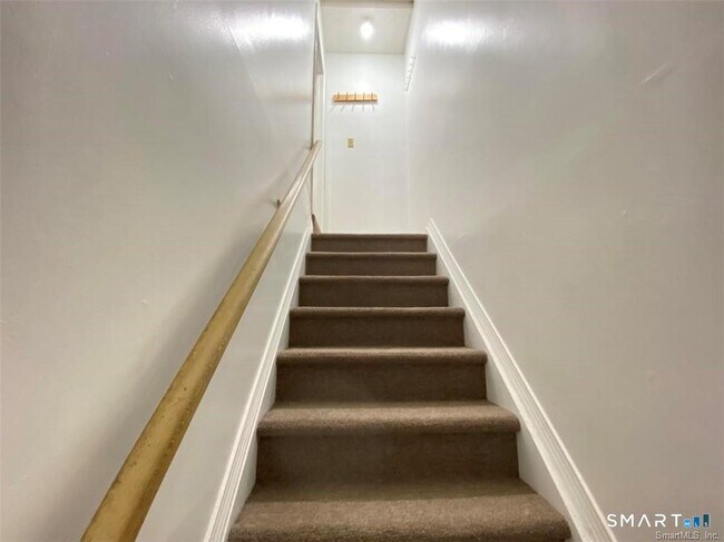 Building Photo - 19 Somers St