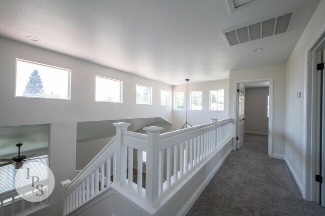 Building Photo - Fresno CUSD Home, 4BR/3BA, Newly Remodeled...