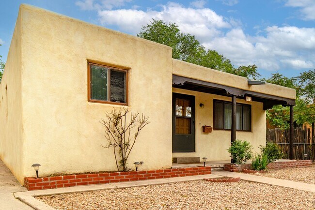 Building Photo - Original Stamm Home in South Capital District