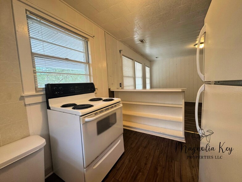 Building Photo - 7203 Porcher Dr